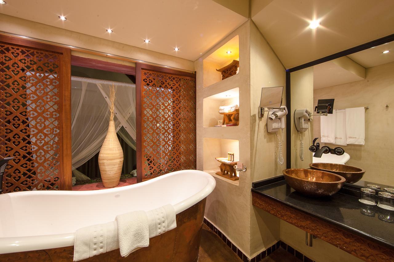The Royal Senchi Hotel And Resort Akosombo エクステリア 写真