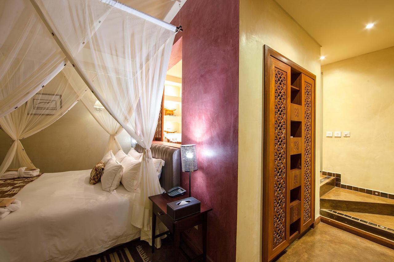 The Royal Senchi Hotel And Resort Akosombo エクステリア 写真