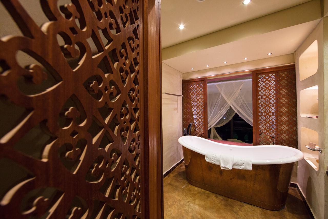 The Royal Senchi Hotel And Resort Akosombo エクステリア 写真