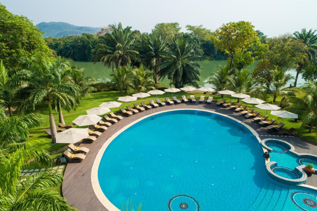 The Royal Senchi Hotel And Resort Akosombo エクステリア 写真