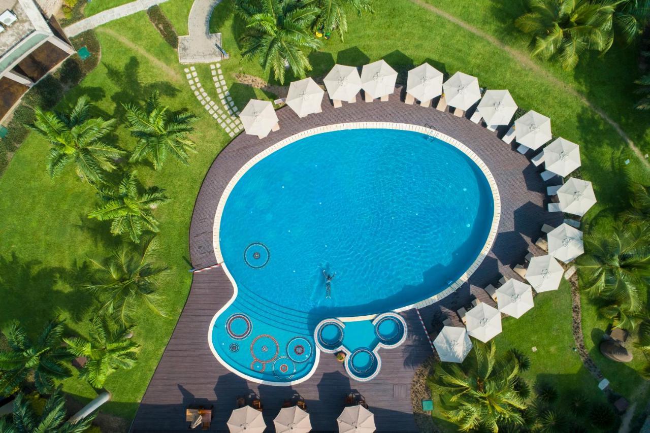 The Royal Senchi Hotel And Resort Akosombo エクステリア 写真